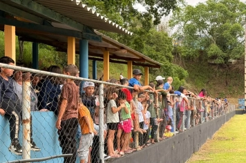 Foto - Inesquecível: chegada do Papai Noel reforça a magia do Natal em Nazaré Paulista