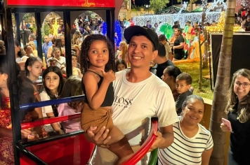Foto - “Luzes da Esperança” transforma Nazaré Paulista e inaugura o Natal 2025 com emoção e brilho