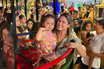 Foto - “Luzes da Esperança” transforma Nazaré Paulista e inaugura o Natal 2025 com emoção e brilho