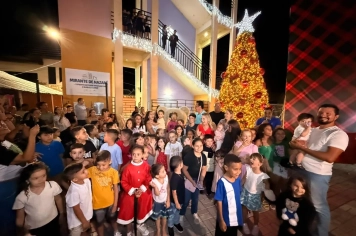 Foto - “Luzes da Esperança” transforma Nazaré Paulista e inaugura o Natal 2025 com emoção e brilho