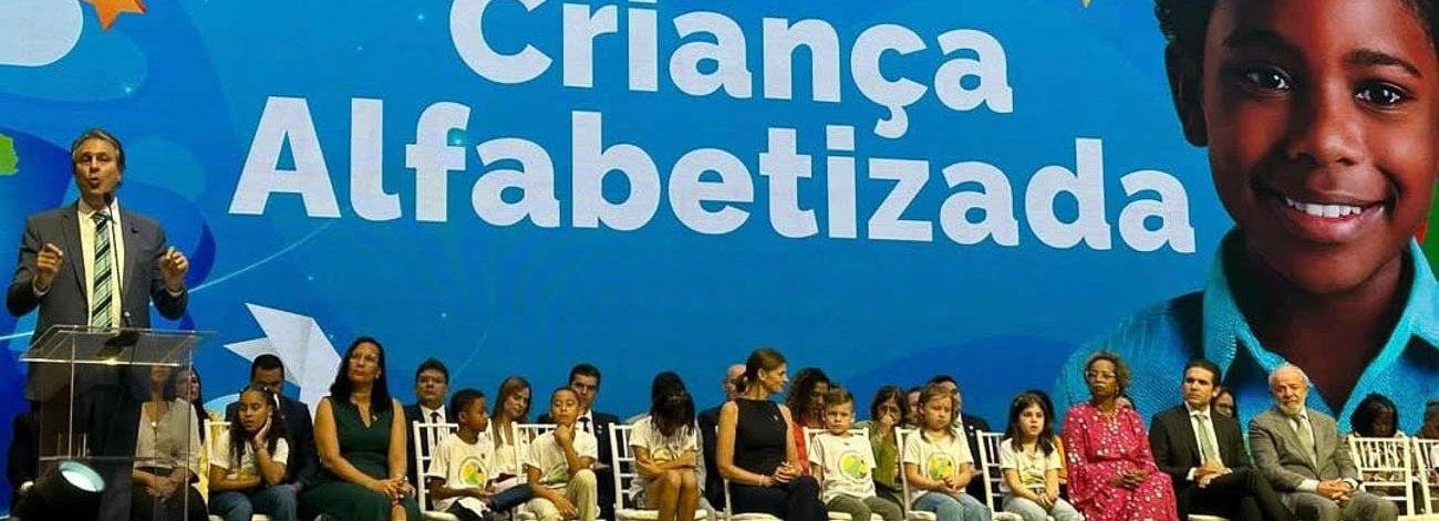 Educação de Nazaré Paulista recebe Ouro no Selo Nacional do Compromisso com a Alfabetização 2024