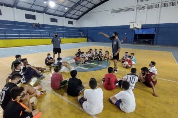 Departamento de Esportes de Nazaré Paulista realiza aulas de Futsal para crianças