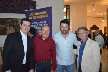 Prefeito Assina Convênio de 100mil que serão destinados à Saúde