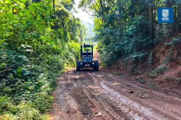 PREFEITURA REALIZA MANUTENÇÕES NA ESTRADA DO BARREIRO