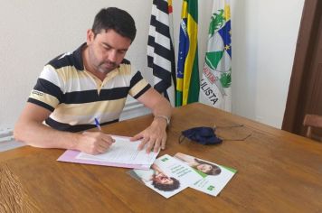 Murilo Pinheiro assina Termo de Adesão ao Programa Prefeito Amigo da Criança