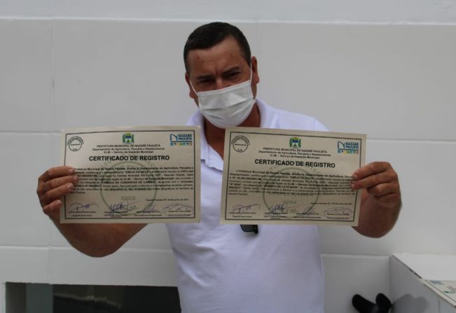 Prefeito Murilo Pinheiro entrega Selo de Inspeção Municipal (SIM) para a empresa Pagisu de Nazaré Paulista