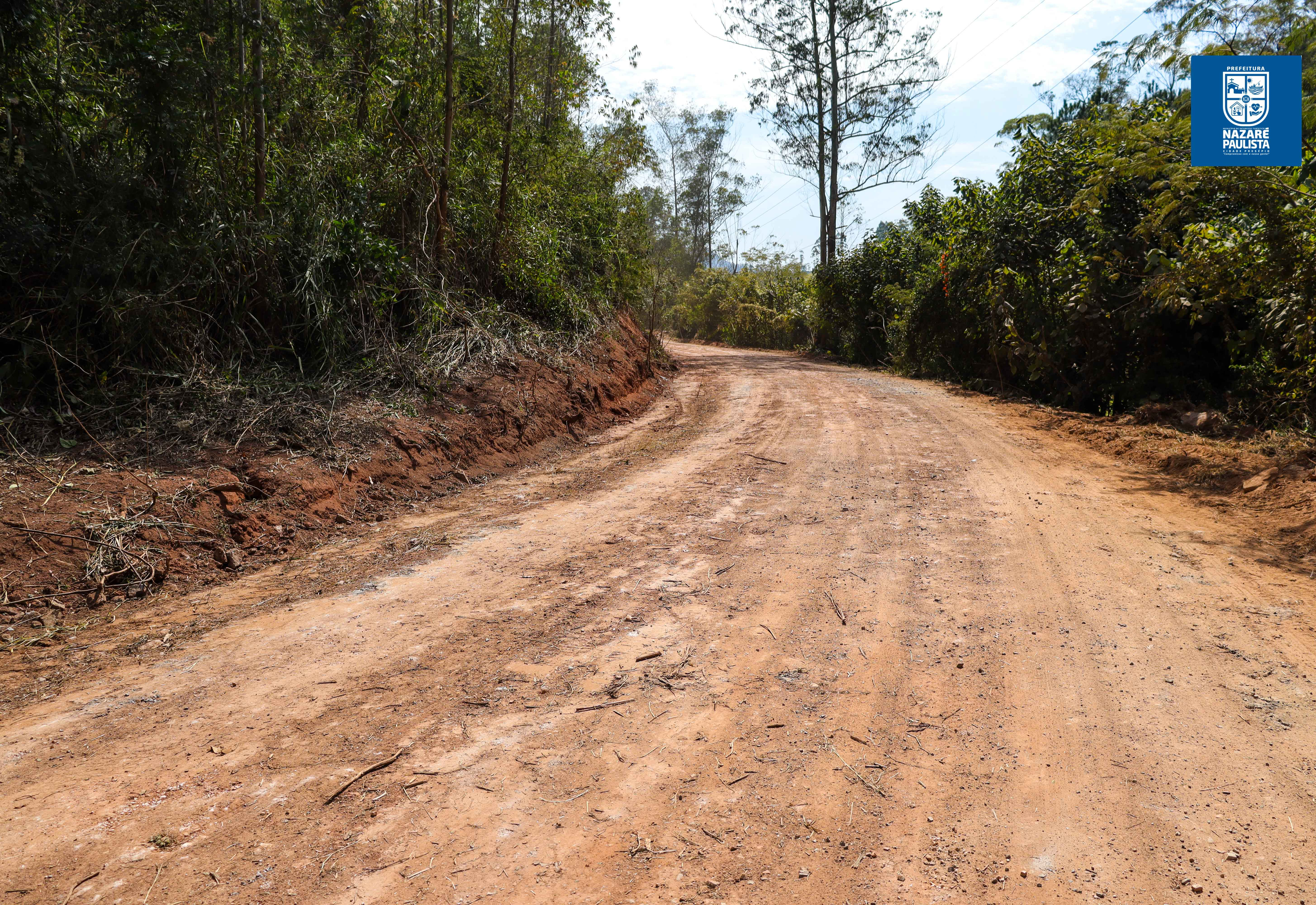 PREFEITURA DE NAZARÉ PAULISTA INTENSIFICA MELHORIAS NAS ESTRADAS RURAIS 