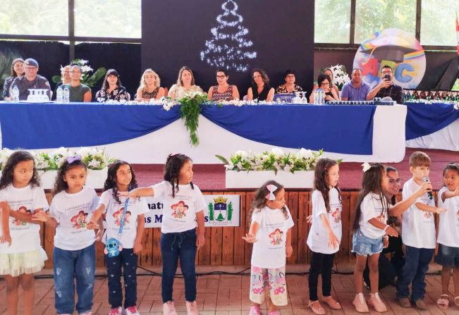 Acompanhe os melhores momentos das Formaturas das Escolas do Divininho e Ferreira,