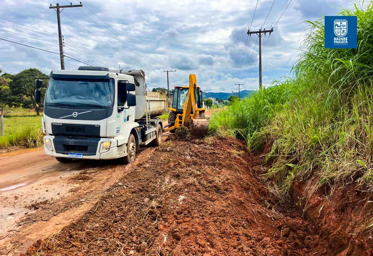 PREFEITURA INTENSIFICA AÇÕES DE DESASSOREAMENTO DE CÓRREGO NO BAIRRO TANQUE PRETO
