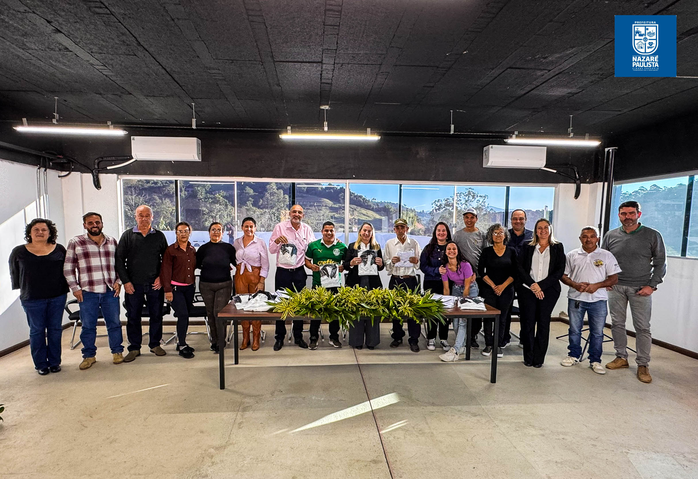 Congada Preto e Branco recebe novos uniformes em cerimônia de valorização cultural em Nazaré Paulista