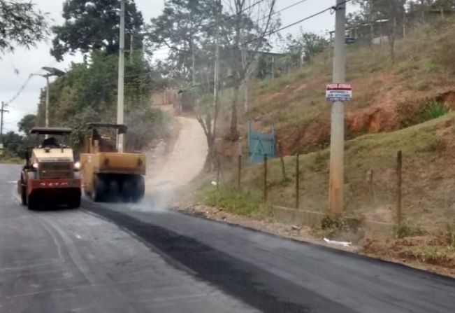 Obras de Recapeamento Asfáltico no bairro do Cuiabá seguem aceleradas 