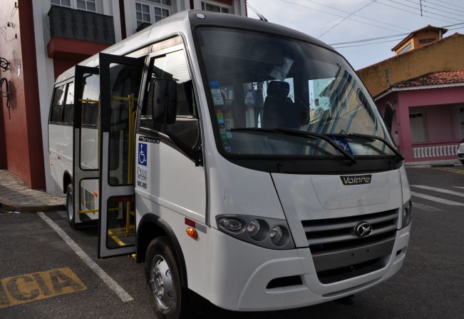Departamento de Saúde de Nazaré Paulista recebe um micro-ônibus e reforça a frota para o transporte de pacientes