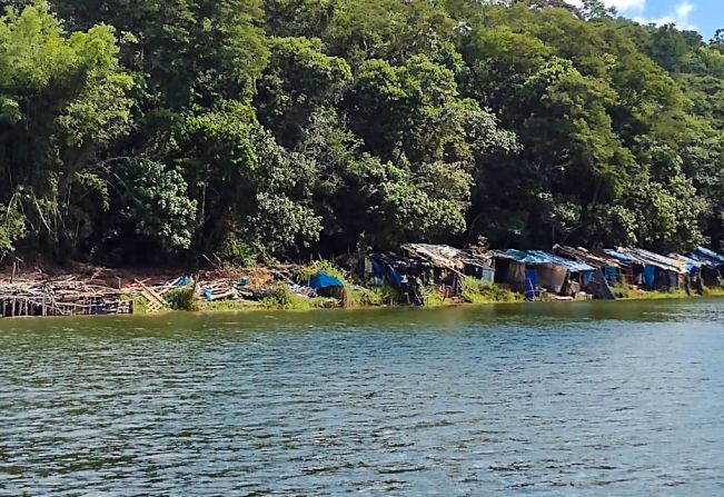 Prefeitura participa de Fiscalização Integrada, com remoção de barracas clandestinas na beira da represa em Nazaré Paulista